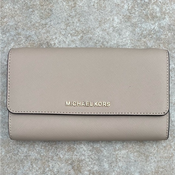 Michael Kors Women's Jet Set Travel wallet - Picture 1 of 13